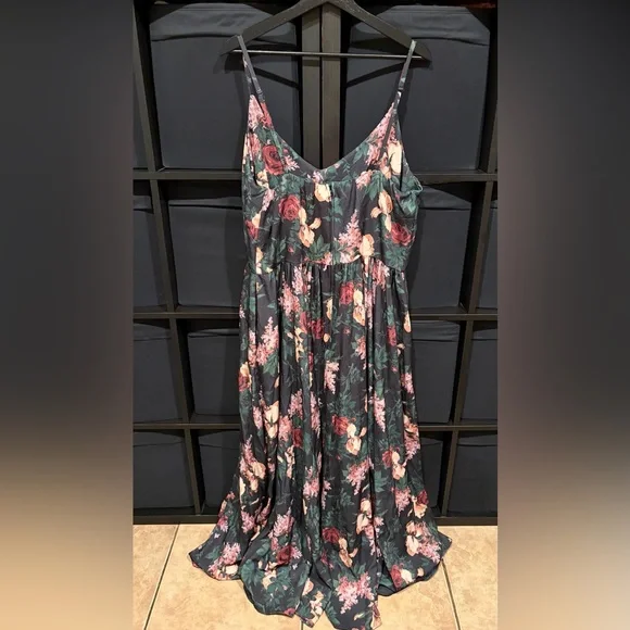 Pinup Couture PUG Amalie Dress In Dark Bella Roses Size 2XL NWT *flaw* - Picture 4 of 10